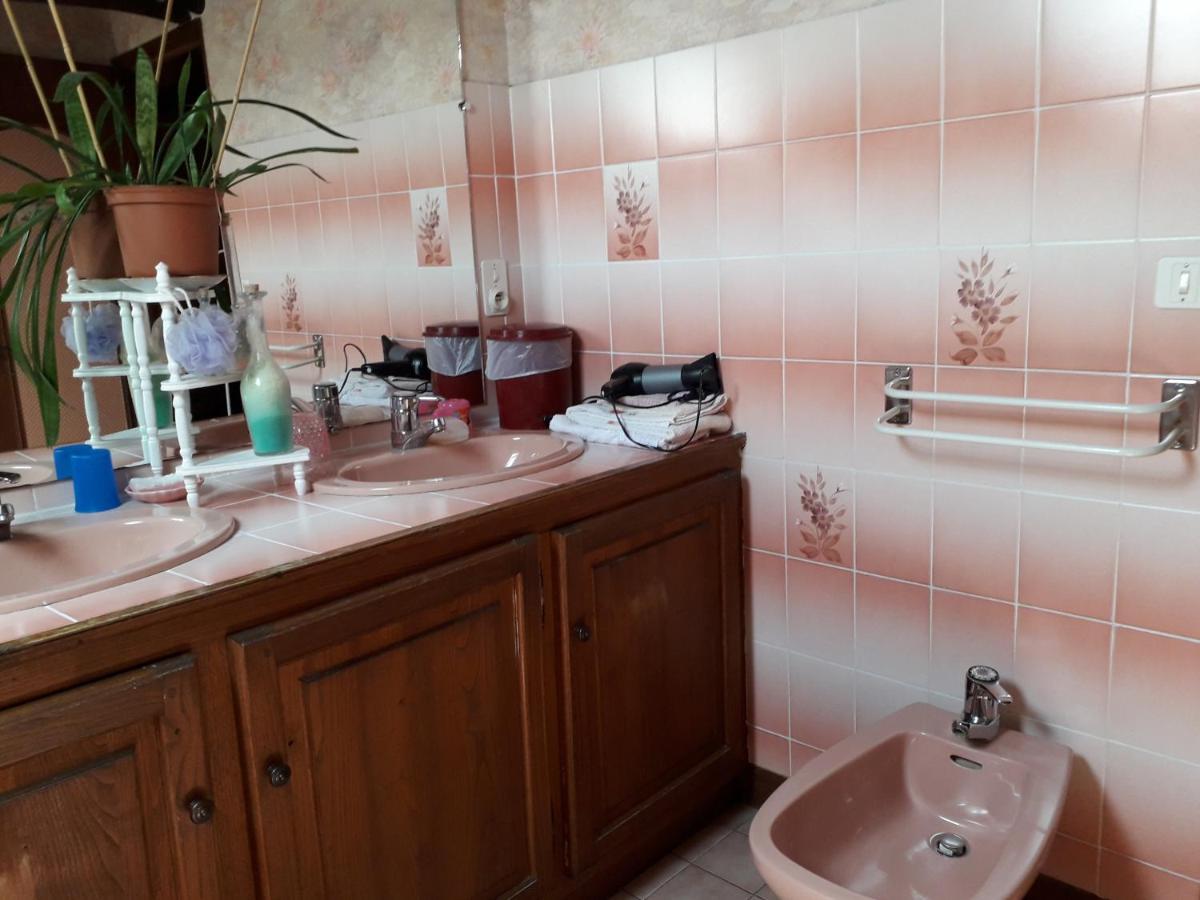 Halte Aux Places Marcillac-Saint-Quentin Dış mekan fotoğraf