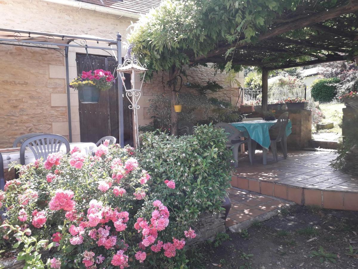 Halte Aux Places Marcillac-Saint-Quentin Dış mekan fotoğraf